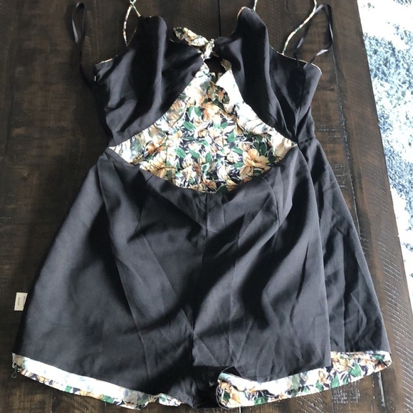 NEW Super Down Felicity Romper Revolve Cutout Ruffles Lined Size L Shorts Skort - Picture 13 of 16